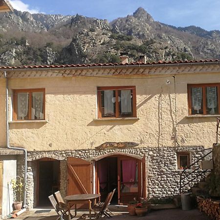 La Cirerole Hotel Casteil Екстериор снимка