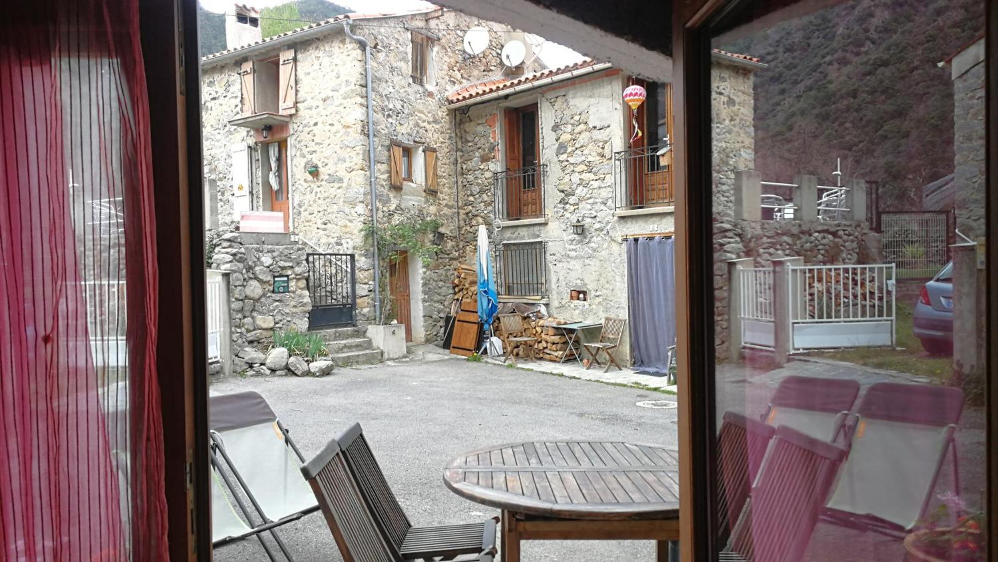 La Cirerole Hotel Casteil Екстериор снимка