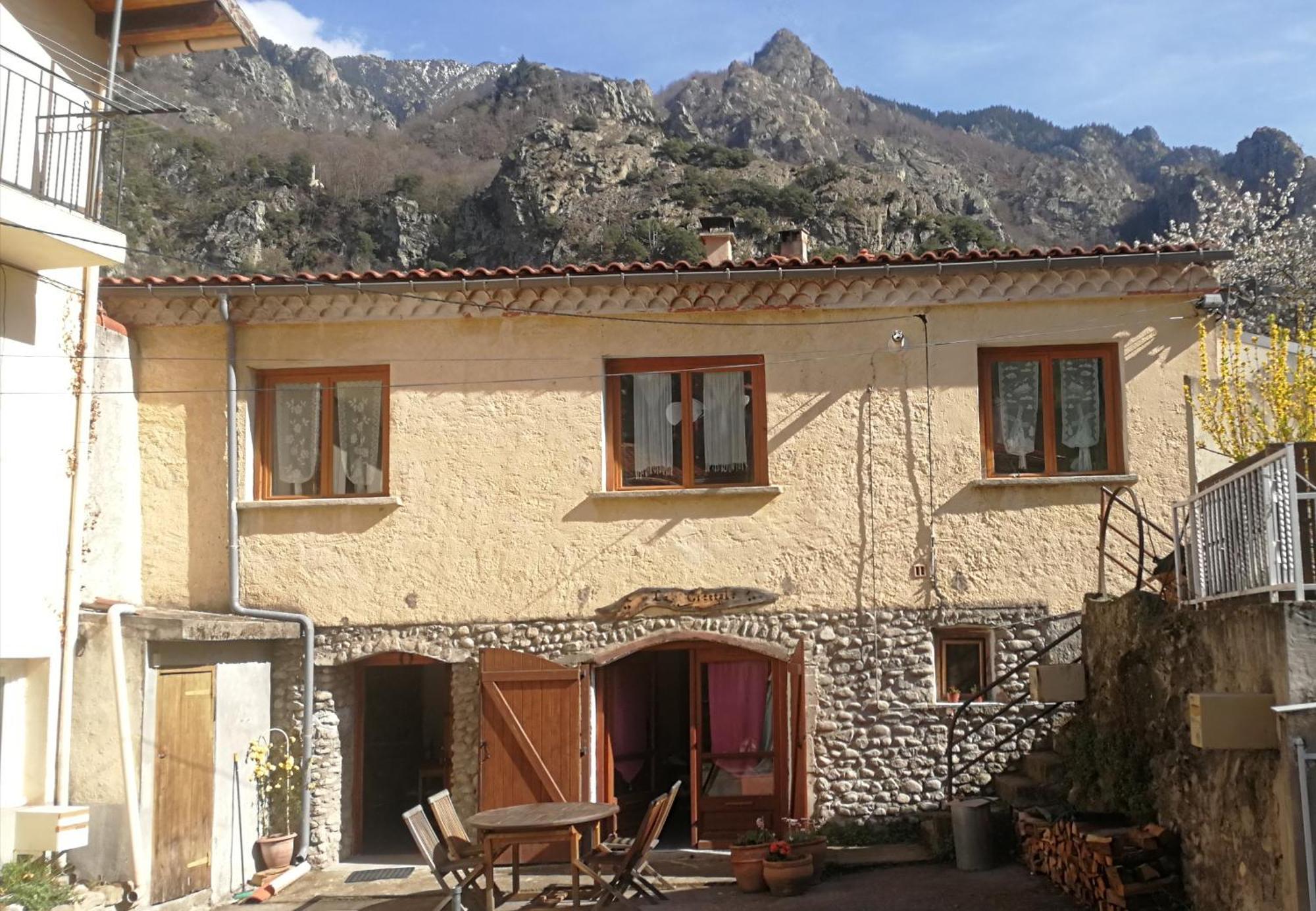 La Cirerole Hotel Casteil Екстериор снимка